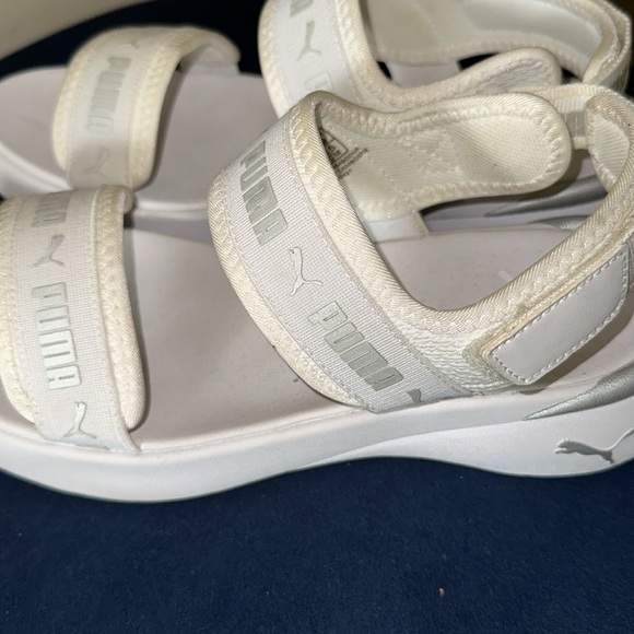 Super cute white Puma Sandals size 7 - Picture 4 of 5